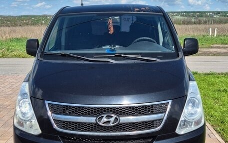 Hyundai H-1 II рестайлинг, 2010 год, 950 000 рублей, 2 фотография