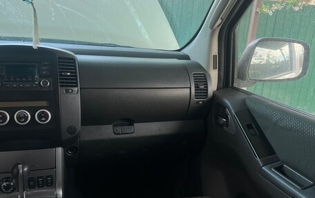 Nissan Navara (Frontier), 2011 год, 1 300 000 рублей, 10 фотография