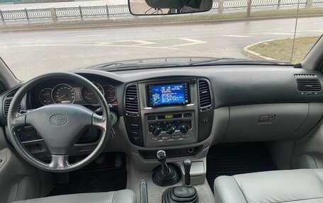 Toyota Land Cruiser 100 рестайлинг 2, 2005 год, 2 500 000 рублей, 11 фотография