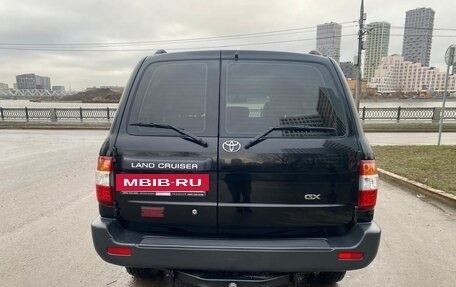 Toyota Land Cruiser 100 рестайлинг 2, 2005 год, 2 500 000 рублей, 5 фотография