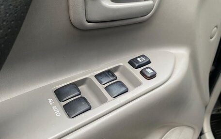 Toyota Land Cruiser 100 рестайлинг 2, 2005 год, 2 500 000 рублей, 13 фотография