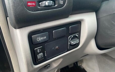 Toyota Land Cruiser 100 рестайлинг 2, 2005 год, 2 500 000 рублей, 12 фотография