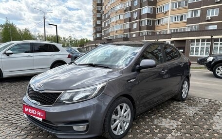 KIA Rio III рестайлинг, 2015 год, 860 000 рублей, 10 фотография