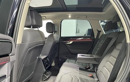 Volkswagen Touareg III, 2022 год, 5 100 000 рублей, 10 фотография