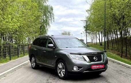 Nissan Pathfinder, 2015 год, 2 100 000 рублей, 1 фотография