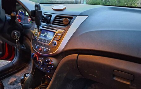 Hyundai Solaris II рестайлинг, 2015 год, 920 000 рублей, 7 фотография