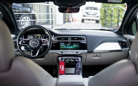 Jaguar I-Pace I, 2018 год, 4 200 000 рублей, 24 фотография