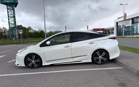Toyota Prius IV XW50, 2016 год, 1 750 000 рублей, 2 фотография