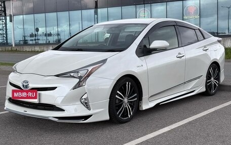 Toyota Prius IV XW50, 2016 год, 1 750 000 рублей, 6 фотография