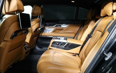 BMW 7 серия, 2017 год, 3 990 000 рублей, 19 фотография