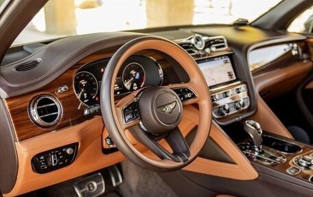Bentley Bentayga I, 2022 год, 17 345 000 рублей, 10 фотография