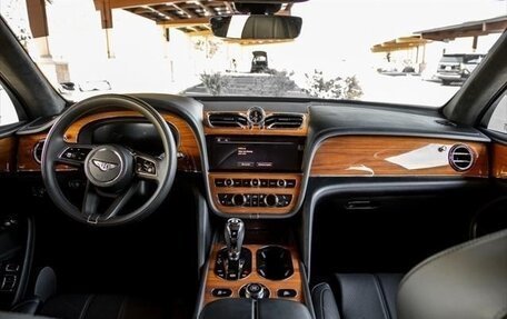 Bentley Bentayga I, 2022 год, 17 920 000 рублей, 8 фотография