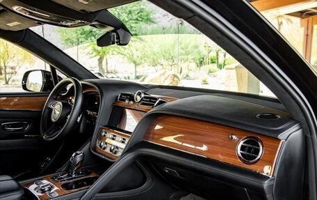 Bentley Bentayga I, 2022 год, 17 920 000 рублей, 12 фотография