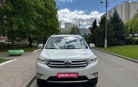 Toyota Highlander III, 2012 год, 2 050 000 рублей, 1 фотография