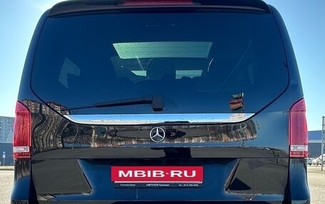 Mercedes-Benz V-Класс, 2018 год, 5 750 000 рублей, 3 фотография