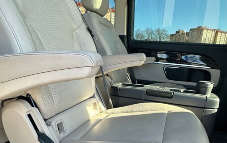 Mercedes-Benz V-Класс, 2018 год, 5 750 000 рублей, 15 фотография