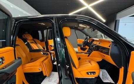 Rolls-Royce Cullinan, 2024 год, 75 000 000 рублей, 7 фотография