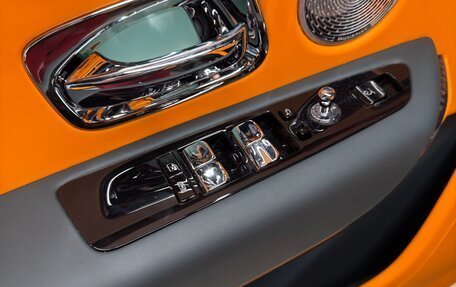 Rolls-Royce Cullinan, 2024 год, 75 000 000 рублей, 11 фотография