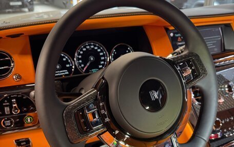 Rolls-Royce Cullinan, 2024 год, 75 000 000 рублей, 10 фотография