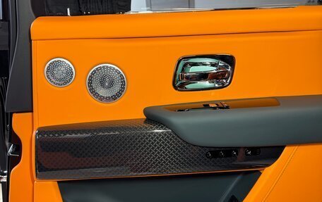 Rolls-Royce Cullinan, 2024 год, 75 000 000 рублей, 15 фотография
