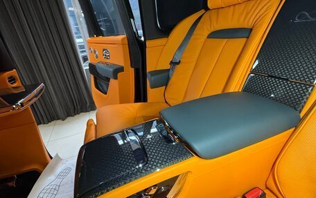 Rolls-Royce Cullinan, 2024 год, 75 000 000 рублей, 12 фотография