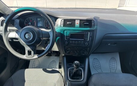 Volkswagen Jetta VI, 2013 год, 1 015 000 рублей, 11 фотография