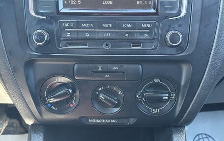 Volkswagen Jetta VI, 2013 год, 1 015 000 рублей, 14 фотография