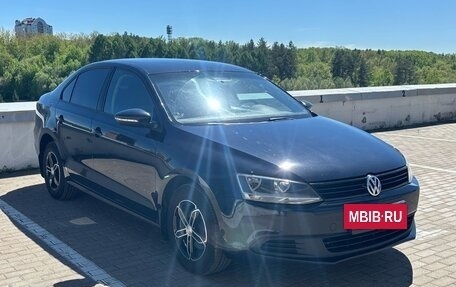 Volkswagen Jetta VI, 2013 год, 1 015 000 рублей, 3 фотография
