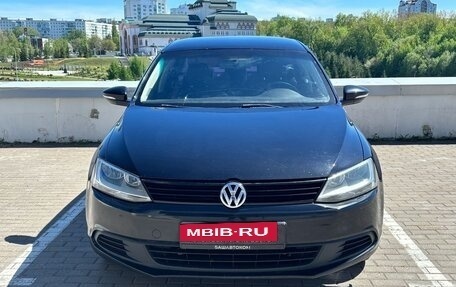 Volkswagen Jetta VI, 2013 год, 1 015 000 рублей, 2 фотография