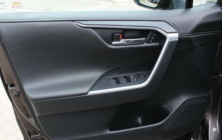 Toyota RAV4, 2021 год, 3 590 000 рублей, 13 фотография