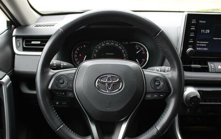 Toyota RAV4, 2021 год, 3 590 000 рублей, 21 фотография