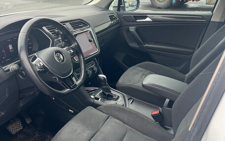 Volkswagen Tiguan II, 2018 год, 2 420 000 рублей, 6 фотография