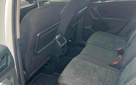 Volkswagen Tiguan II, 2018 год, 2 420 000 рублей, 8 фотография
