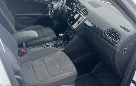 Volkswagen Tiguan II, 2018 год, 2 420 000 рублей, 13 фотография