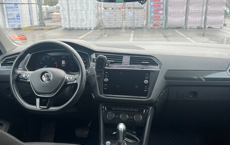 Volkswagen Tiguan II, 2018 год, 2 420 000 рублей, 15 фотография