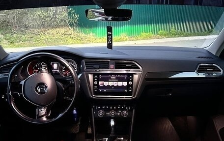 Volkswagen Tiguan II, 2018 год, 2 390 000 рублей, 11 фотография