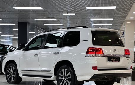 Toyota Land Cruiser 200, 2018 год, 7 840 000 рублей, 2 фотография