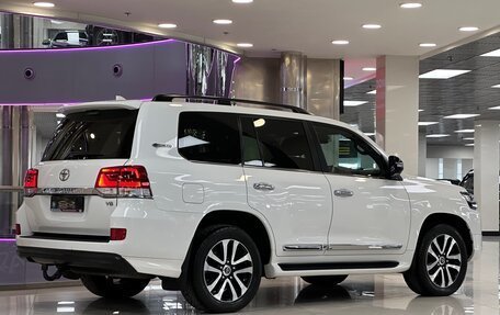 Toyota Land Cruiser 200, 2018 год, 7 840 000 рублей, 4 фотография