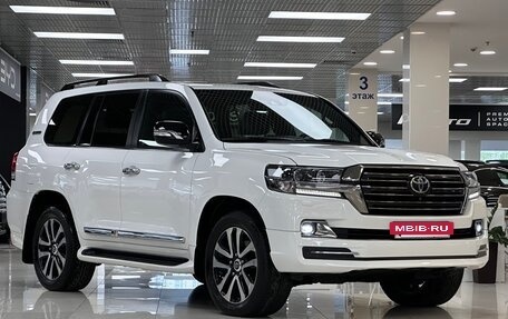 Toyota Land Cruiser 200, 2018 год, 7 840 000 рублей, 3 фотография