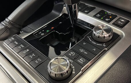 Toyota Land Cruiser 200, 2018 год, 7 840 000 рублей, 20 фотография