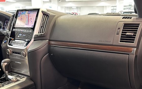 Toyota Land Cruiser 200, 2018 год, 7 840 000 рублей, 29 фотография