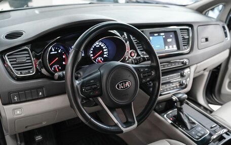 KIA Carnival III, 2017 год, 2 269 000 рублей, 10 фотография
