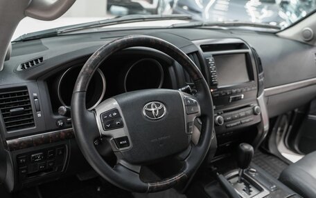 Toyota Land Cruiser 200, 2010 год, 2 799 000 рублей, 10 фотография