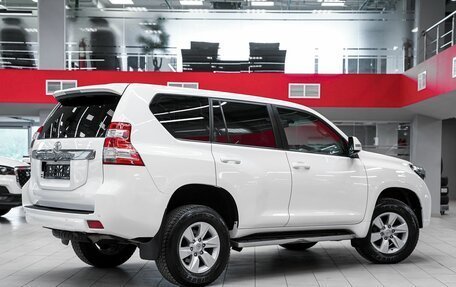 Toyota Land Cruiser Prado 150 рестайлинг 2, 2014 год, 3 099 000 рублей, 2 фотография