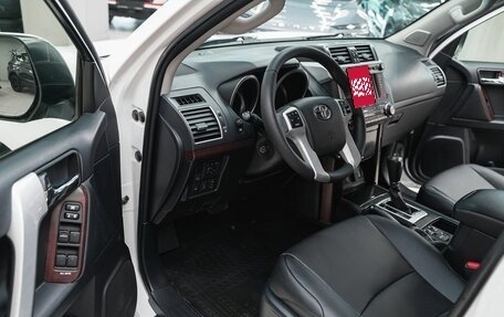 Toyota Land Cruiser Prado 150 рестайлинг 2, 2014 год, 3 099 000 рублей, 6 фотография