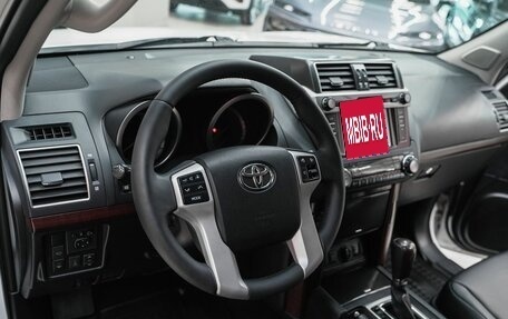 Toyota Land Cruiser Prado 150 рестайлинг 2, 2014 год, 3 099 000 рублей, 8 фотография