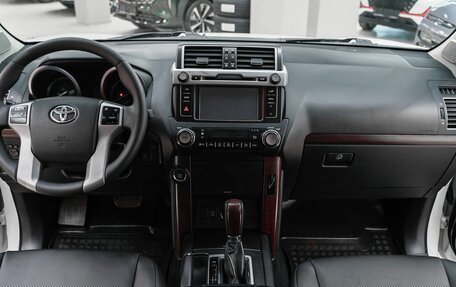 Toyota Land Cruiser Prado 150 рестайлинг 2, 2014 год, 3 099 000 рублей, 9 фотография