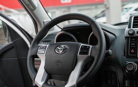 Toyota Land Cruiser Prado 150 рестайлинг 2, 2014 год, 3 099 000 рублей, 10 фотография