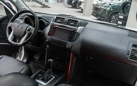 Toyota Land Cruiser Prado 150 рестайлинг 2, 2014 год, 3 099 000 рублей, 11 фотография