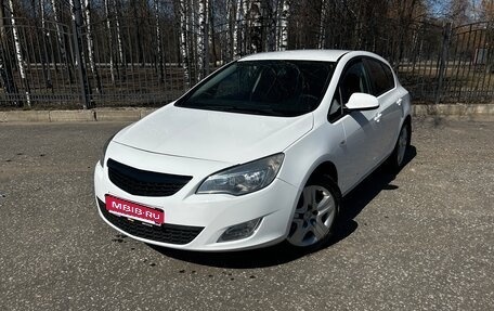 Opel Astra J, 2011 год, 700 000 рублей, 1 фотография
